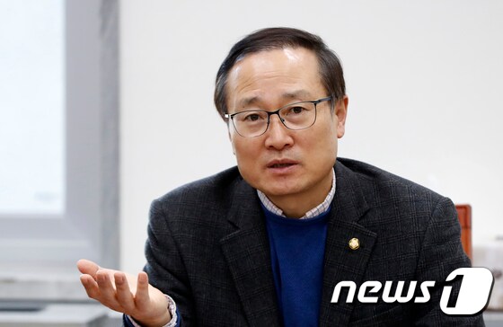 더불어민주당 한국GM(지엠) 대책 태스크포스(TF) 위원장인 홍영표 의원. /뉴스1 © News1 안은나 기자
