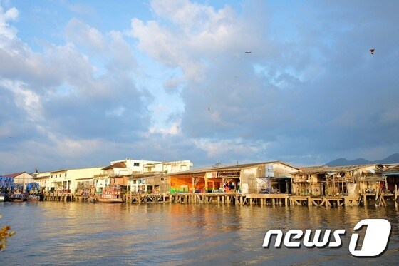 라농의 수상가옥 모습. © News1
