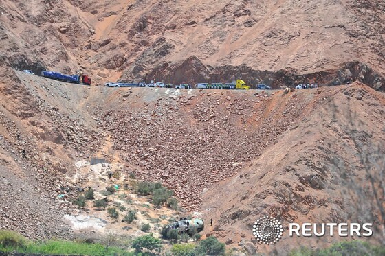[사진] 페루 버스 추락한 200m 계곡