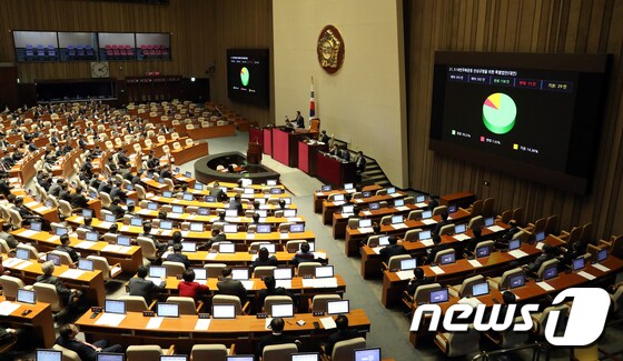 국회는 지난 2월 28일 열린 본회의에서 5.18 민주화운동 진상규명을 위한 특별법안을 통과시켰다. 2018.2.28/뉴스1 © News1 안은나 기자