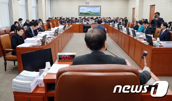 국회 환경노동위원회 전체회의 모습. 뉴스1 © News1 이동원 기자