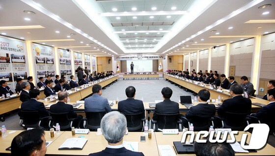 12일 대회의실에서 실시된 간부공무원 성희롱 예방교육 모습 © News1