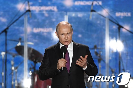 14일(현지시간) 크림반도 세바스토폴리에서 연설을 하는 블라디미르 푸틴 러시아 대통령. © AFP=뉴스1