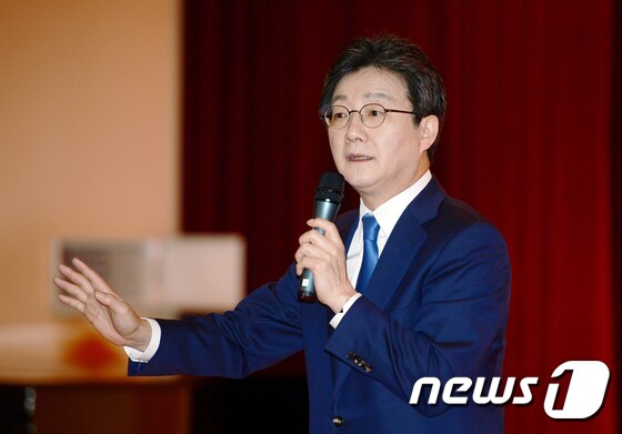 유승민 바른미래당 대표가 15일 광주 조선대학교 사회과학대학에서 '바른미래에서 온 유승민을 만나다'를 주제로 특강을 하고 있다. 유 대표는 