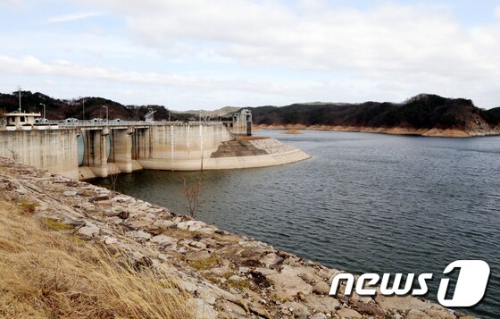20일 오전 경북 임하댐은 40.1%의 저수율을 보이고 있다. 안동지역은 18~19일 이틀간 30.6㎜의 비가 내렸다. 2018.3.20/뉴스1 © News1 피재윤 기자