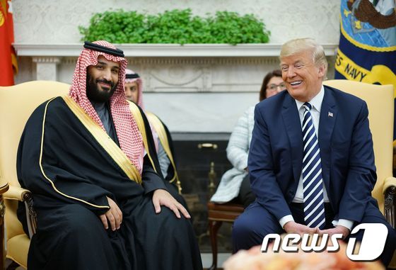 도널드 트럼프 미국 대통령과 모하메드 빈 살만 사우디 아라비아 왕세자. © AFP=뉴스1