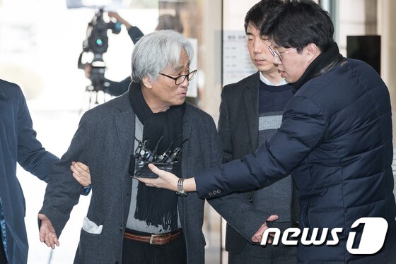 '성폭력 의혹' 이윤택, 구속여부 오늘 결정