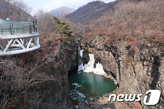 한탄강지질공원의 재인폭포.