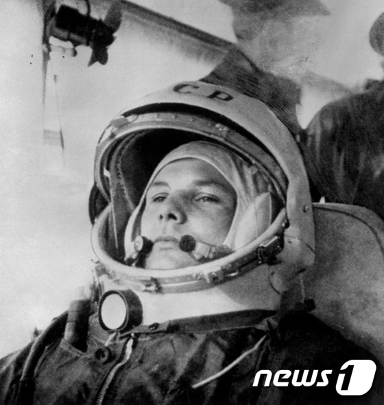 유리 가가린이 1961년 4월 12일 보스토크1호에서 이륙 준비를 하고 있다. © AFP=News1