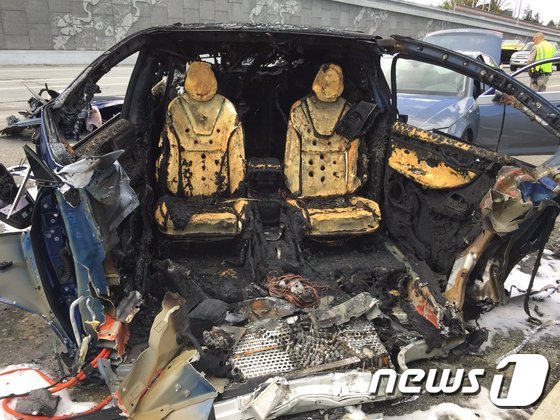 사고가 발생한 테슬라 차량 모습(뉴스1DB)© News1