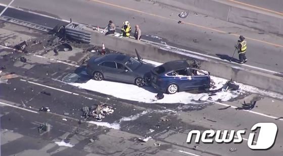 23일 테슬라 모델X 충돌 사고 현장. /출처=CBS 샌프란시스코 방송 화면 캡쳐 © News1