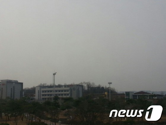 미세먼지와 황사로 뒤덮인 한국과학기술원(KAIST)© News1