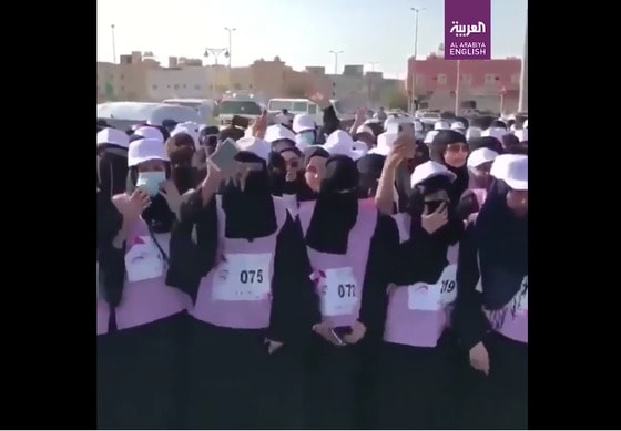 사우디아라비아의 첫 여성 마라톤 대회 참가자들 모습 © 알아라비야