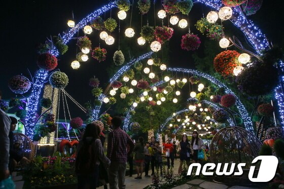 지난해 꽃박람회 야간개장 모습 © News1