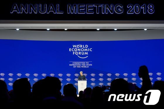 지난 1월25일(현지시간) 열린 세계경제포럼(WEF)에서 테레사 메이 영국 총리가 연설하고 있다. © AFP=뉴스1