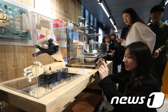 서울 세운상가에 전자박물관 문 열어 