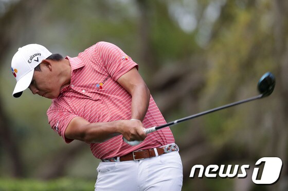 김시우(23·CJ대한통운)가 14일(한국시간) 미국프로골프(PGA)투어 RBC 헤리티지(총상금 670만달러) 오픈 2라운드16번홀에서 샷을 하고 있다. ©ㅇAFP=News1