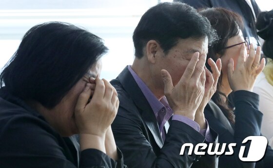 김경수 의원 사무실의 '눈물'