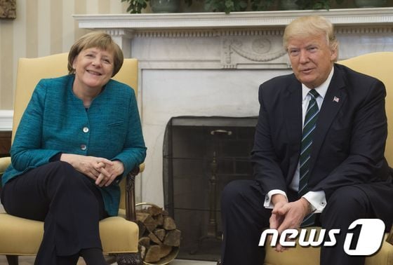 지난해 3월 백악관에서 만난 미·독일 정상. © AFP=뉴스1