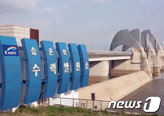 영산강 승촌보 수력발전소. 2018.4.27./뉴스1 © News1 박영래 기자
