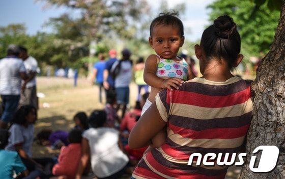 중앙아메리카로부터 온 난민들이 2일(현지시간) 멕시코 오악사카주에서 머물고 있는 모습. © AFP=뉴스1