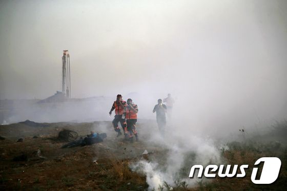 가자지구를 누비는 구호단체 요원들의 모습 <자료사진> © AFP=뉴스1