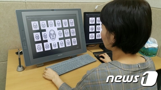경찰이 폴리스케치(Polisketch) 프로그램을 이용해 몽타주를 만들어야 할 대상자의 얼굴형을 선택하는 모습.© News1 조아현 기자