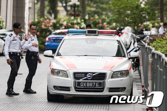 싱가포르 풀러튼 호텔에 배치된 경찰 병력. 2018.5.31/뉴스1 © News1 유승관 기자
