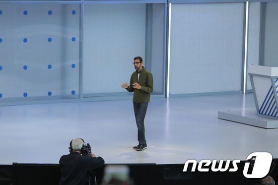 순다 피차이 구글 최고경영자(CEO)가 구글 개발자회의에서 기조연설을 하고 있다. © News1