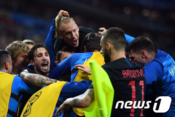 크로아티아 선수들이 22일(한국시간) 러시아 니즈니노보고로드의 니즈니노보고로드 아레나에서 열린 아르헨티나와의 2018 국제축구연맹(FIFA) 러시아 월드컵 D조 조별예선 2차전에서 득점 후 기뻐하고 있다. © AFP=News1