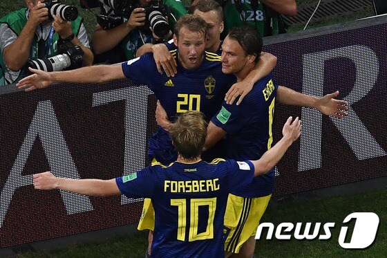 스웨덴의 올라 토이보넨이 24일(한국시간) 독일과의 2018 러시아월드컵 F조 조별리그 2차전에서 선제골을 넣었다. © AFP=News1