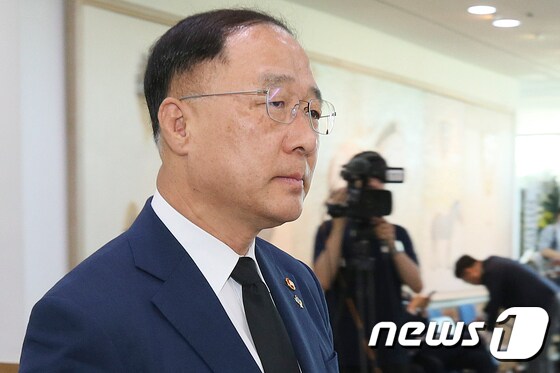 홍남기 부총리 겸 기획재정부 장관./뉴스1 © News1 구윤성 기자