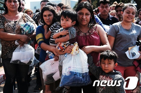 온두라스와 과테말라, 엘살바도르 등지에서 가난과 폭력을 피해 이주하고자 미국을 찾은 중남미 이주자들. (자료사진) © AFP=뉴스1