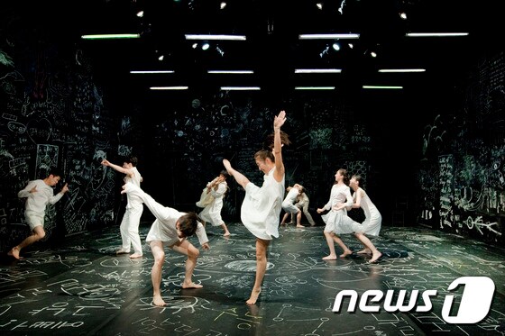 댄스씨어터 '죽고 싶지 않아' 2016 초연 공연사진 © News1