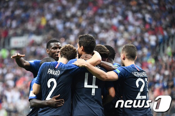 프랑스가 20년 만에 월드컵 트로피를 되찾았다. 크로아티아는 잘했으나 프랑스는 강했다. © AFP=News1