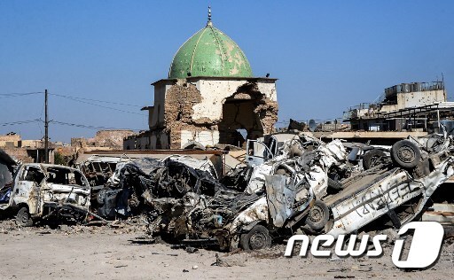 이슬람국가(IS)와의 오랜 갈등으로 인해 폐허가 된 이라크 모술의 알누리 사원. © AFP=뉴스1