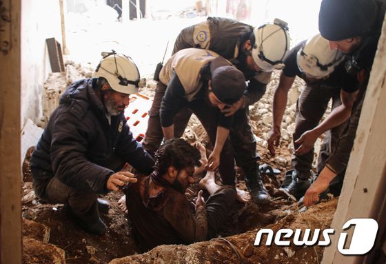 시리아 민간 방위대 '하얀 헬멧' © AFP=뉴스1