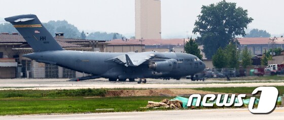  경기도 평택시 오산공군기지에 C-17 글로브마스터 미 공군 전략수송기가 대기하고 있다.  2018.7.26/뉴스1 © News1 오장환 기자