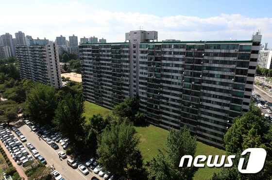 재건축을 앞둔 서울 송파구 잠실 주공5단지 아파트. (뉴스1DB) © News1 구윤성 기자