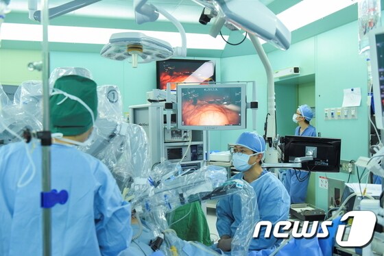 로봇수술 장면.(전북대병원 제공)© News1