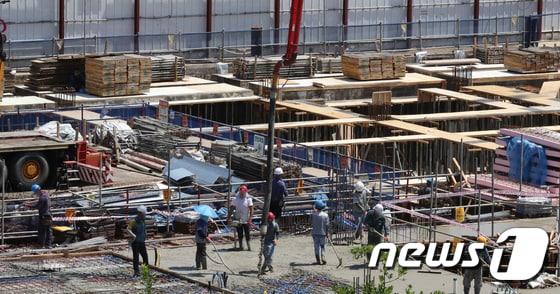 국내 한 건설현장의 모습.(뉴스1 자료사진)© News1 장수영 기자