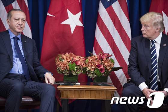 레제프 타이이프 에르도안 터키 대통령(왼쪽)과 도널드 트럼프 미국 대통령. © AFP=뉴스1