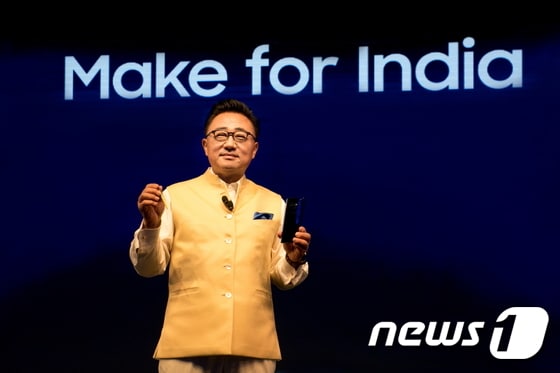 고동진 삼성전자 IM부문장이 인도에서 갤럭시노트9을 소개하고 있다. © News1