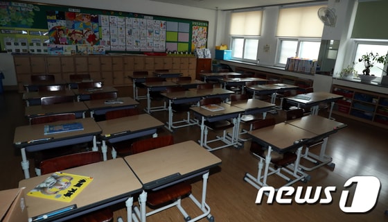광주와 전남지역 835개 초·중·고등학교가 7일 학교장 재량으로 휴업에 들어간다. 사진은  전남 한 초등학교 빈 교실 모습. © News1DB