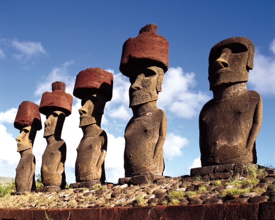 칠레 이스터섬에 있는 모아이 석상