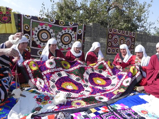 중앙아시아 무형유산 영상 사진전 - 타지키스탄의 전통자수 '차칸'.(유네스코아태무형유산센터 제공)