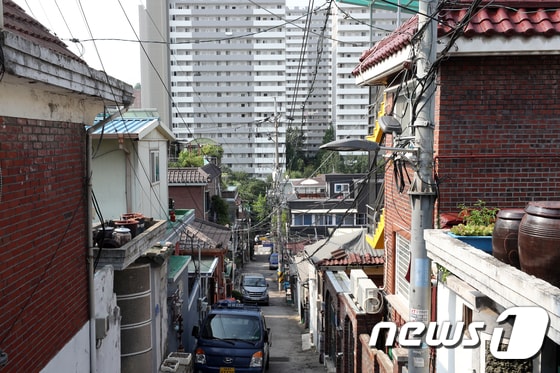 3일 강북구 삼양동의 2층 옥탑방이 있는 주택가. 2018.8.3/뉴스1 © News1 황기선 기자