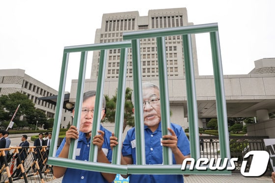 대법원 앞 양승태-박병대 구속 촉구 퍼포먼스