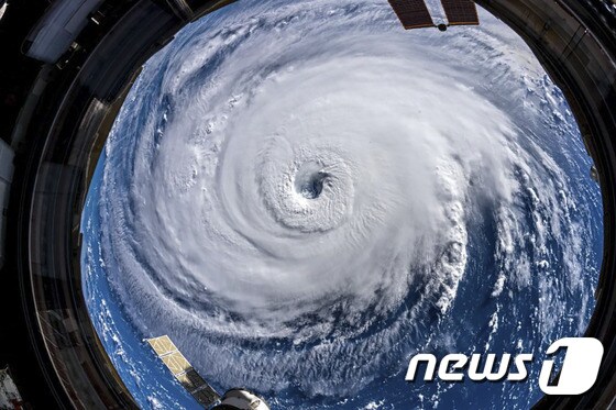 우주에서 바라본 허리케인 플로렌스. © AFP=뉴스1
