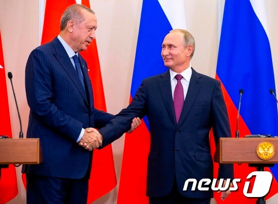 블라디미르 푸틴 러시아 대통령과 레제프 타이이프 에르도안 터키 대통령 © AFP=뉴스1